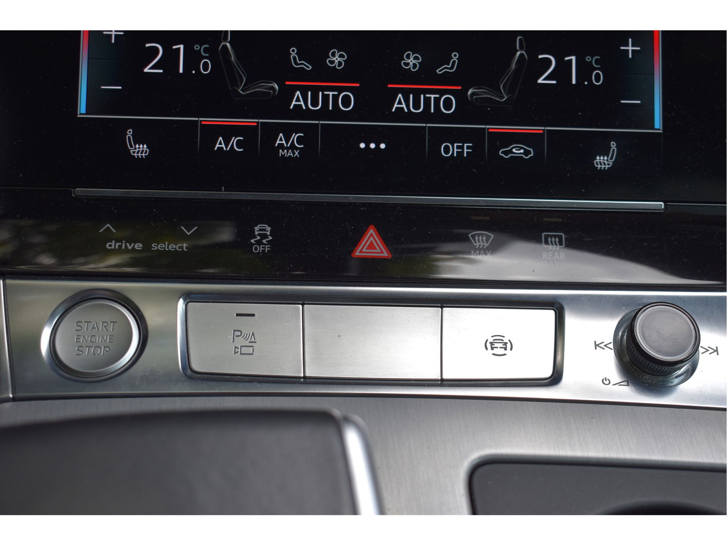 Audi A6 Avant 55 TFSI e quattro Competition 367 PK S-Line 3x | Elekt.haak | Keyless | Open dak | HUD | Carplay | 360 gr.camera | Sfeerverlichting | Full LED | Z+W banden