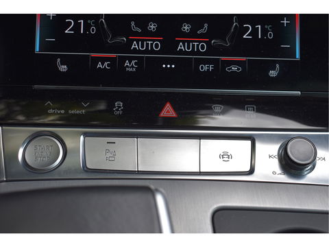 Audi A6 Avant 55 TFSI e quattro Competition 367 PK S-Line 3x | Elekt.haak | Keyless | Open dak | HUD | Carplay | 360 gr.camera | Sfeerverlichting | Full LED | Z+W banden