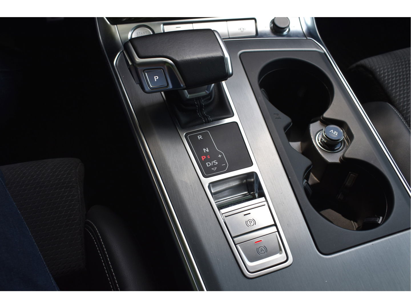 Audi A6 Avant 55 TFSI e quattro Competition 367 PK S-Line 3x | Elekt.haak | Keyless | Open dak | HUD | Carplay | 360 gr.camera | Sfeerverlichting | Full LED | Z+W banden