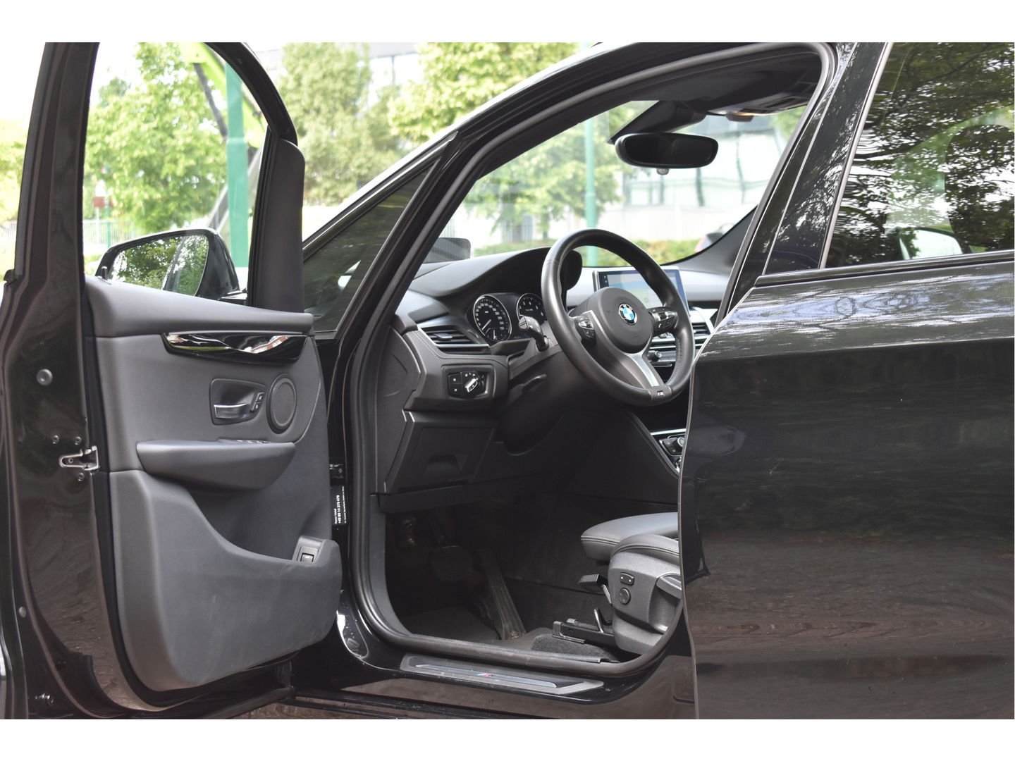 BMW 2 Serie Active Tourer 220i High Executive M-SPORT, VOL, PANO DAK, HEADUP, ADAPT.CC, CAMERA, NAVI, FULL LED, ALLSEASON