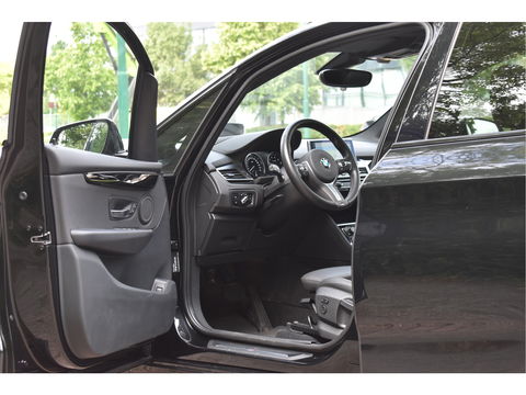 BMW 2 Serie Active Tourer 220i High Executive M-SPORT, VOL, PANO DAK, HEADUP, ADAPT.CC, CAMERA, NAVI, FULL LED, ALLSEASON