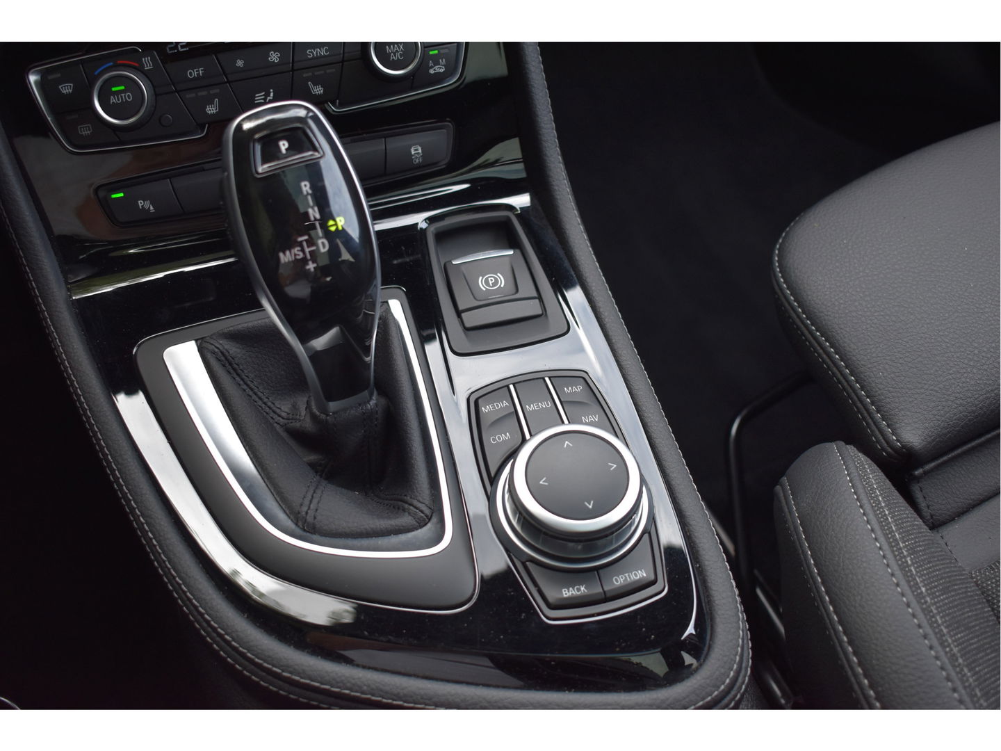 BMW 2 Serie Active Tourer 220i High Executive M-SPORT, VOL, PANO DAK, HEADUP, ADAPT.CC, CAMERA, NAVI, FULL LED, ALLSEASON