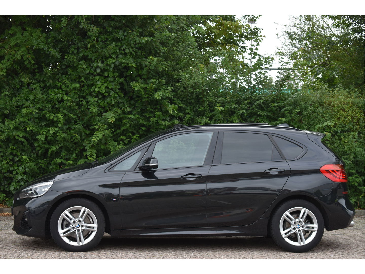 BMW 2 Serie Active Tourer 220i High Executive M-SPORT, VOL, PANO DAK, HEADUP, ADAPT.CC, CAMERA, NAVI, FULL LED, ALLSEASON