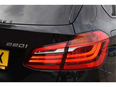 BMW 2 Serie Active Tourer 220i High Executive M-SPORT, VOL, PANO DAK, HEADUP, ADAPT.CC, CAMERA, NAVI, FULL LED, ALLSEASON