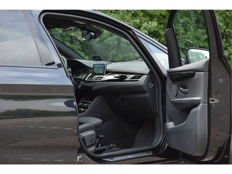 BMW 2 Serie Active Tourer 220i High Executive M-SPORT, VOL, PANO DAK, HEADUP, ADAPT.CC, CAMERA, NAVI, FULL LED, ALLSEASON
