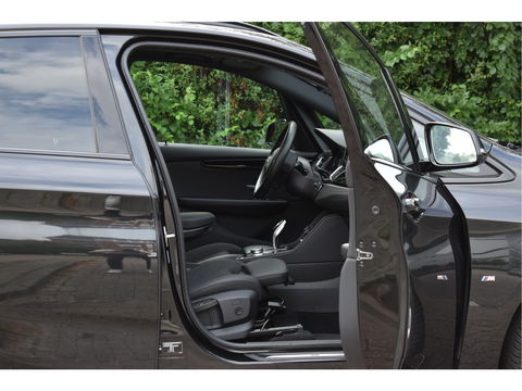 BMW 2 Serie Active Tourer 220i High Executive M-SPORT, VOL, PANO DAK, HEADUP, ADAPT.CC, CAMERA, NAVI, FULL LED, ALLSEASON