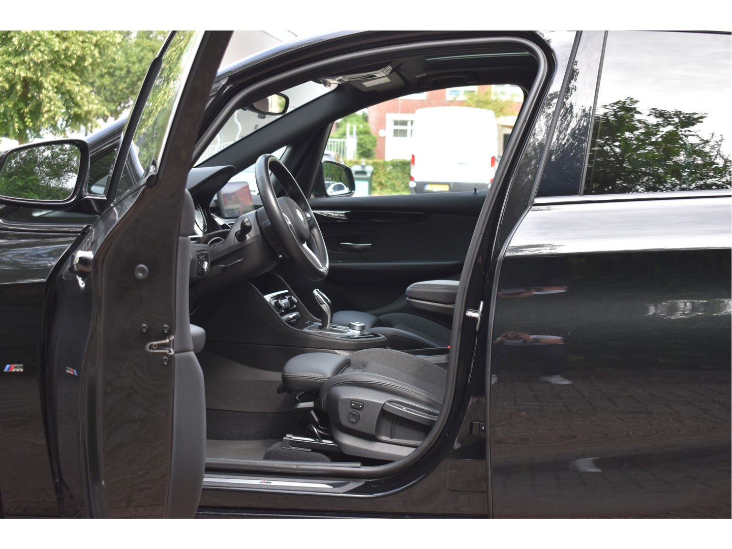 BMW 2 Serie Active Tourer 220i High Executive M-SPORT, VOL, PANO DAK, HEADUP, ADAPT.CC, CAMERA, NAVI, FULL LED, ALLSEASON