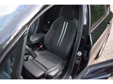 BMW 2 Serie Active Tourer 220i High Executive M-SPORT, VOL, PANO DAK, HEADUP, ADAPT.CC, CAMERA, NAVI, FULL LED, ALLSEASON