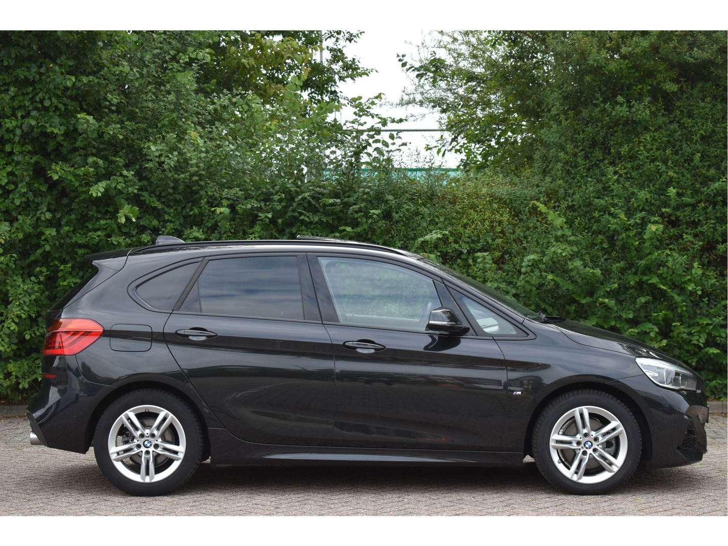 BMW 2 Serie Active Tourer 220i High Executive M-SPORT, VOL, PANO DAK, HEADUP, ADAPT.CC, CAMERA, NAVI, FULL LED, ALLSEASON