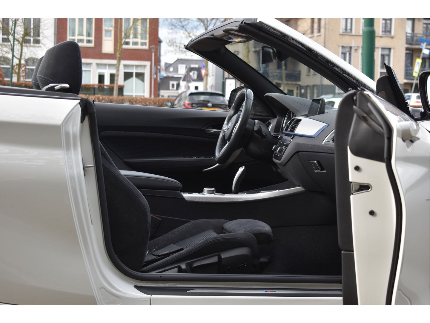 BMW 2 Serie Cabrio 218i High Executive M-Sport 4-Cilinder! | Keyless | Harman/Kardon | DAB | Stoelverw | M-Stoelen | Full LED | LM-Velgen