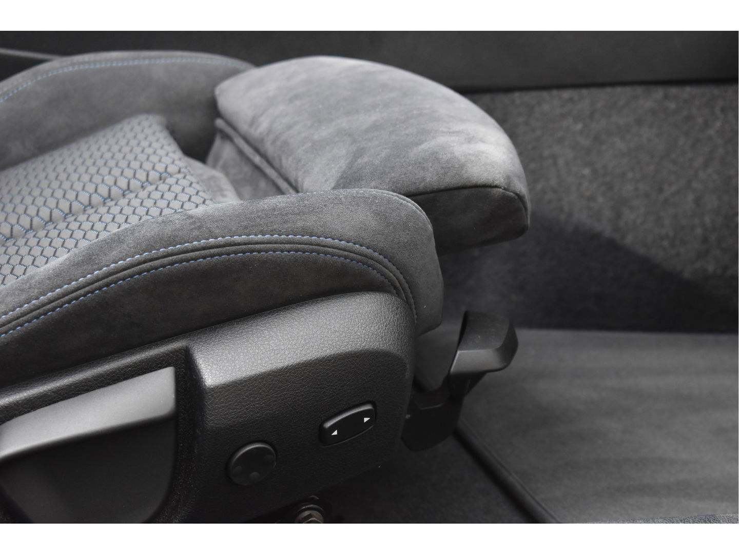 BMW 2 Serie Cabrio 218i High Executive M-Sport 4-Cilinder! | Keyless | Harman/Kardon | DAB | Stoelverw | M-Stoelen | Full LED | LM-Velgen