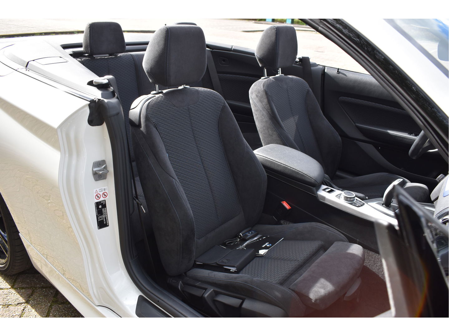 BMW 2 Serie Cabrio 218i High Executive M-Sport 4-Cilinder! | Keyless | Harman/Kardon | DAB | Stoelverw | M-Stoelen | Full LED | LM-Velgen