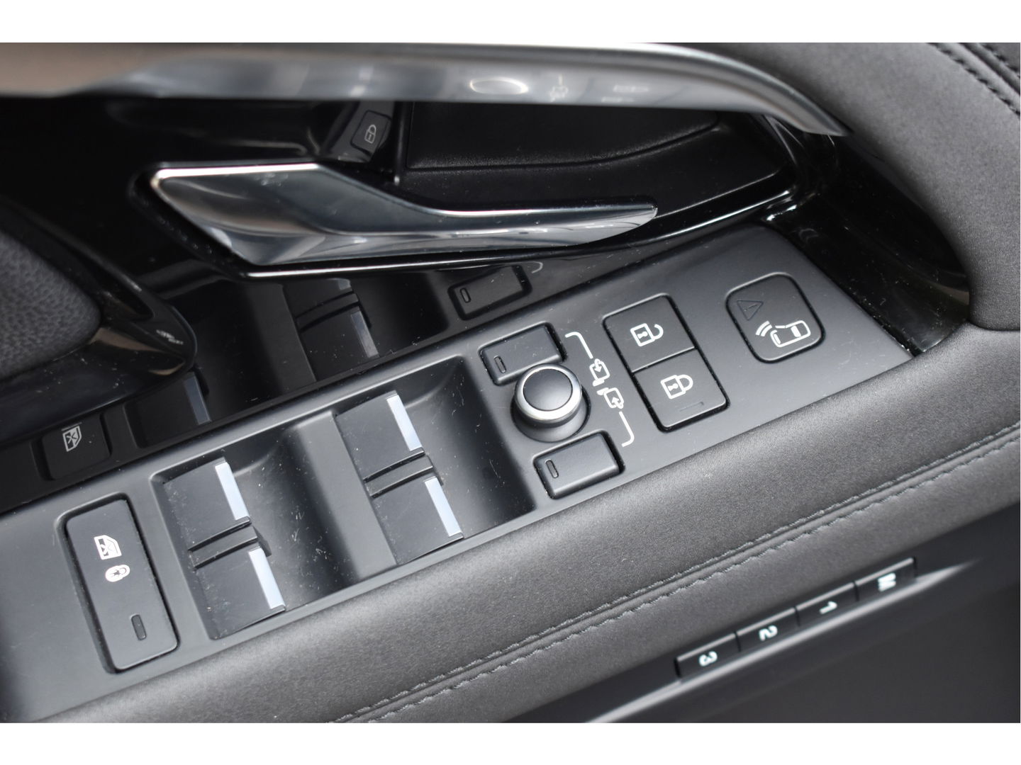 Land Rover Range Rover Evoque AUTOBIOGRAPHY 1.5 P300e AWD R-Dynamic SE 309 pk | Open dak | 360 gr.camera | Keyless | Elekt.stoelen | Carplay | Full LED | 20" Velgen
