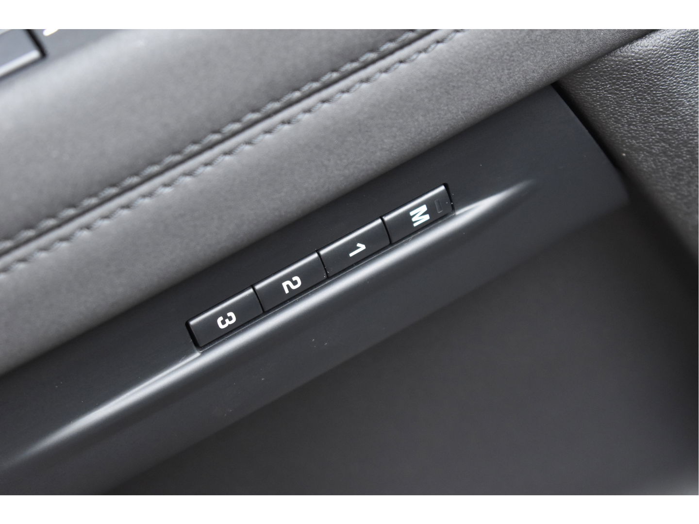 Land Rover Range Rover Evoque AUTOBIOGRAPHY 1.5 P300e AWD R-Dynamic SE 309 pk | Open dak | 360 gr.camera | Keyless | Elekt.stoelen | Carplay | Full LED | 20" Velgen