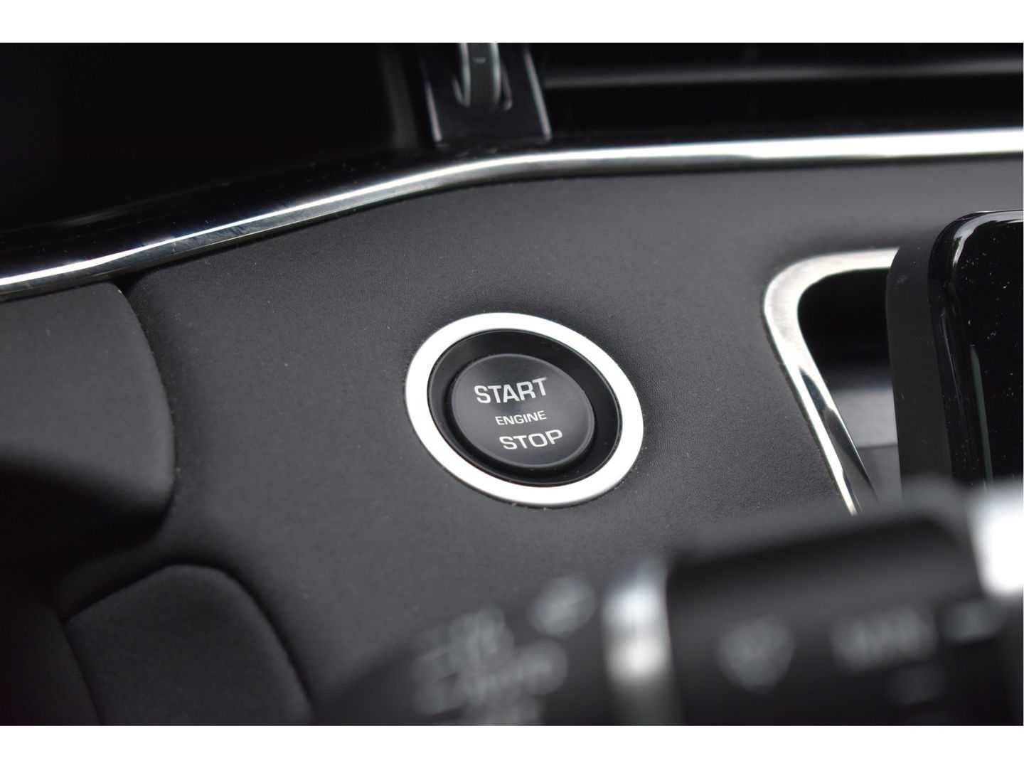 Land Rover Range Rover Evoque AUTOBIOGRAPHY 1.5 P300e AWD R-Dynamic SE 309 pk | Open dak | 360 gr.camera | Keyless | Elekt.stoelen | Carplay | Full LED | 20" Velgen