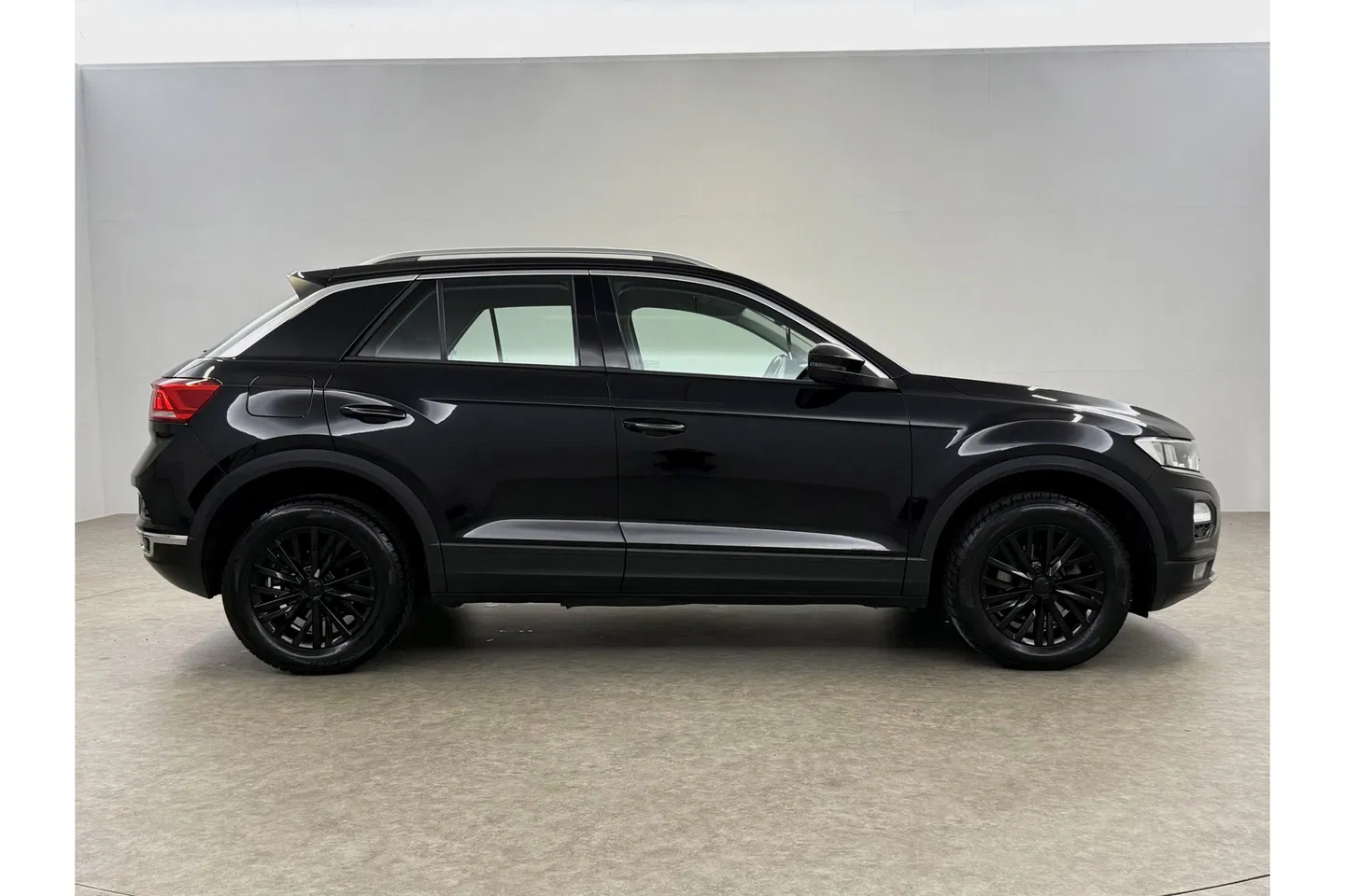 Volkswagen T-Roc TSI Style Business | Camera | Carplay | LED | Trekhaak | Adaptive-Cruise | Parkeersens. | 16"LMV