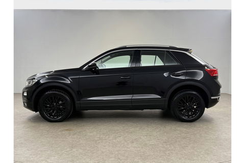 Volkswagen T-Roc TSI Style Business | Camera | Carplay | LED | Trekhaak | Adaptive-Cruise | Parkeersens. | 16"LMV