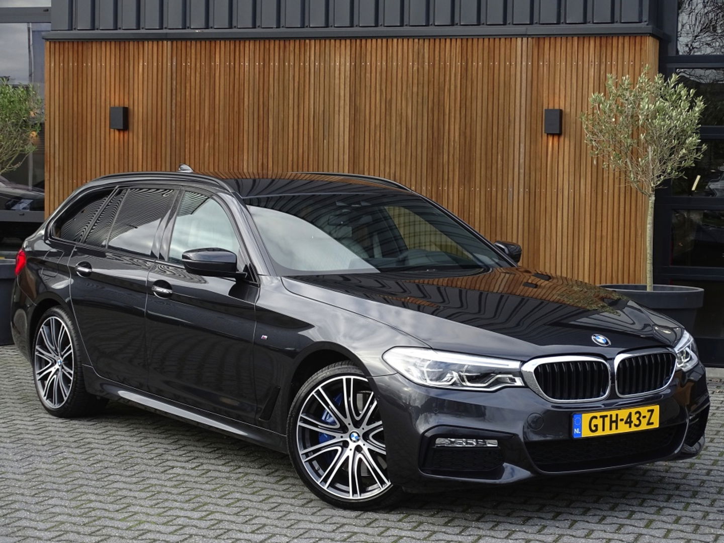 BMW 5 Serie touring 540i 340PK / Individual / M-Sport / LED / 2018 /