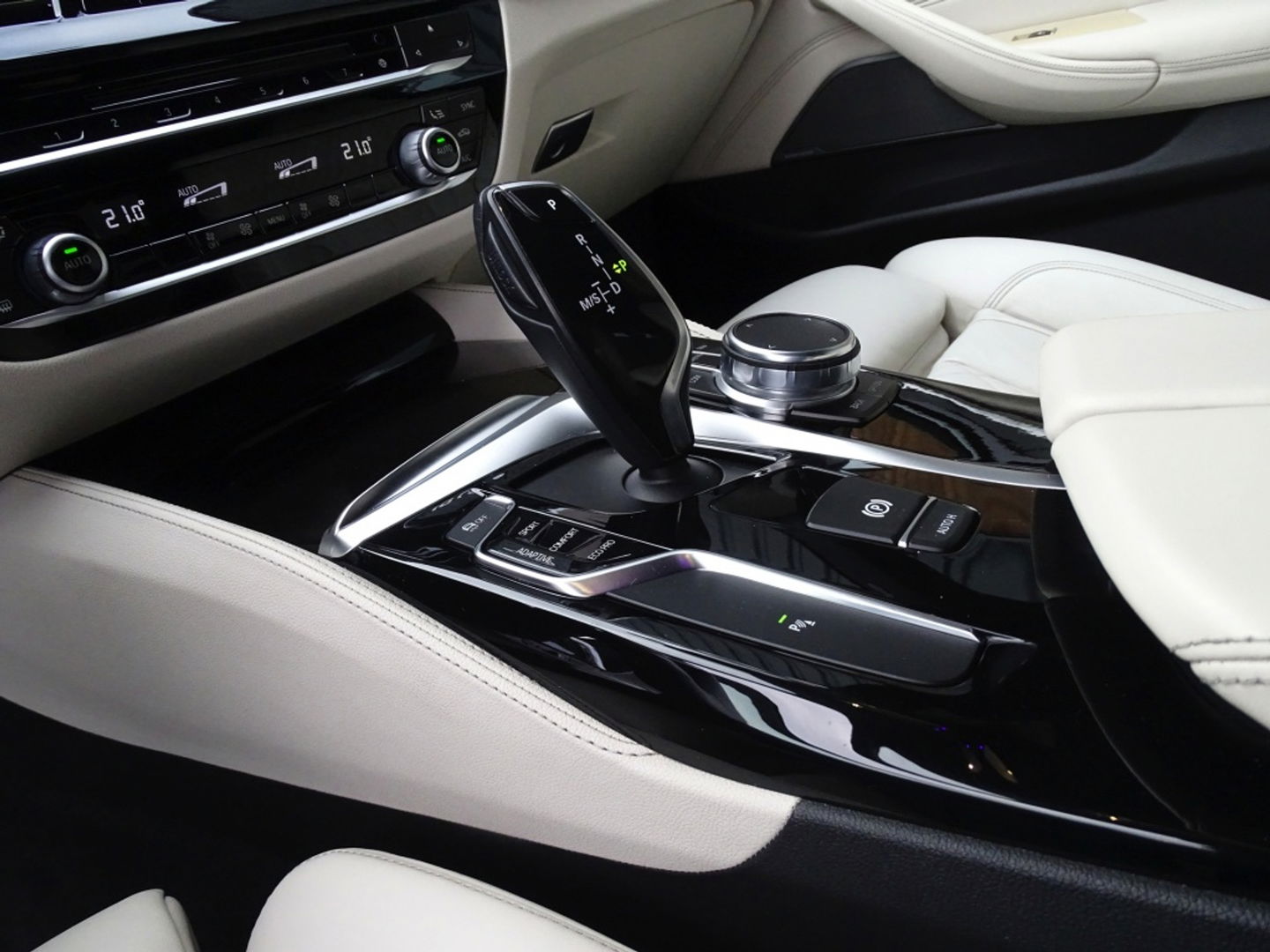 BMW 5 Serie touring 540i 340PK / Individual / M-Sport / LED / 2018 /