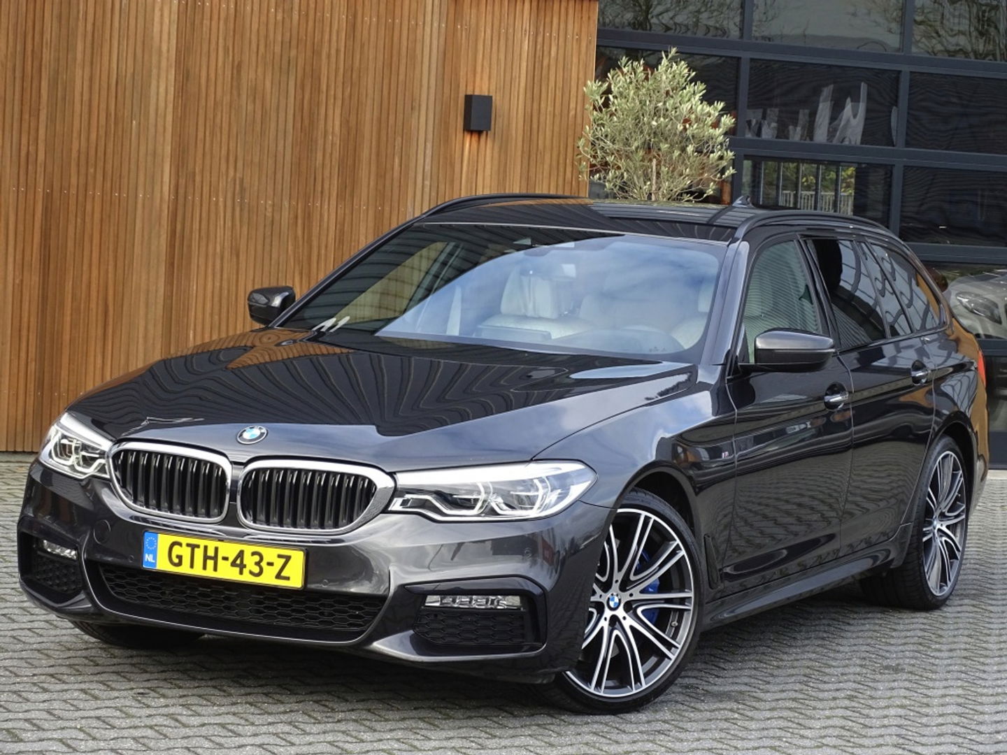 BMW 5 Serie touring 540i 340PK / Individual / M-Sport / LED / 2018 /