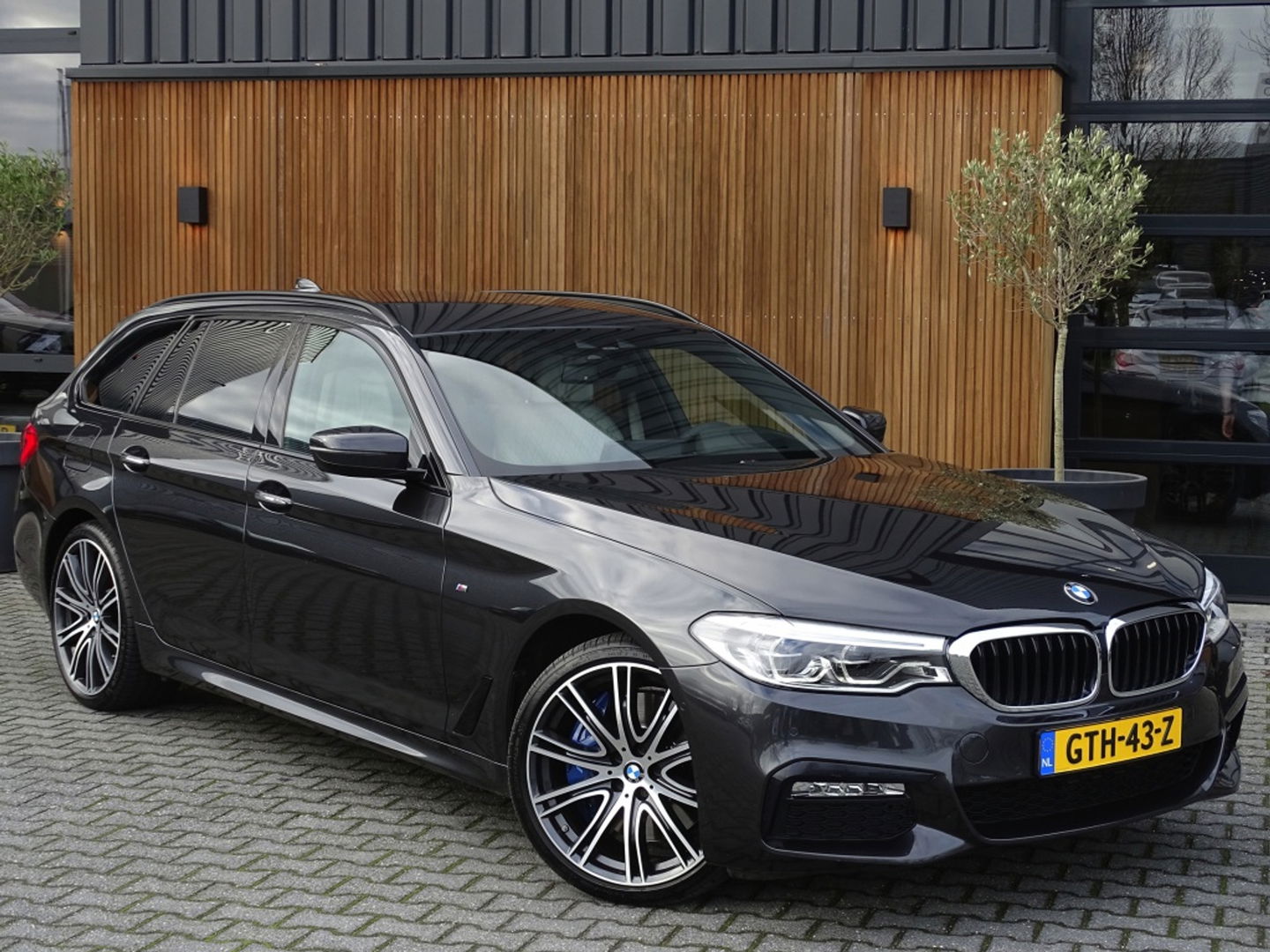 BMW 5 Serie touring 540i 340PK / Individual / M-Sport / LED / 2018 /