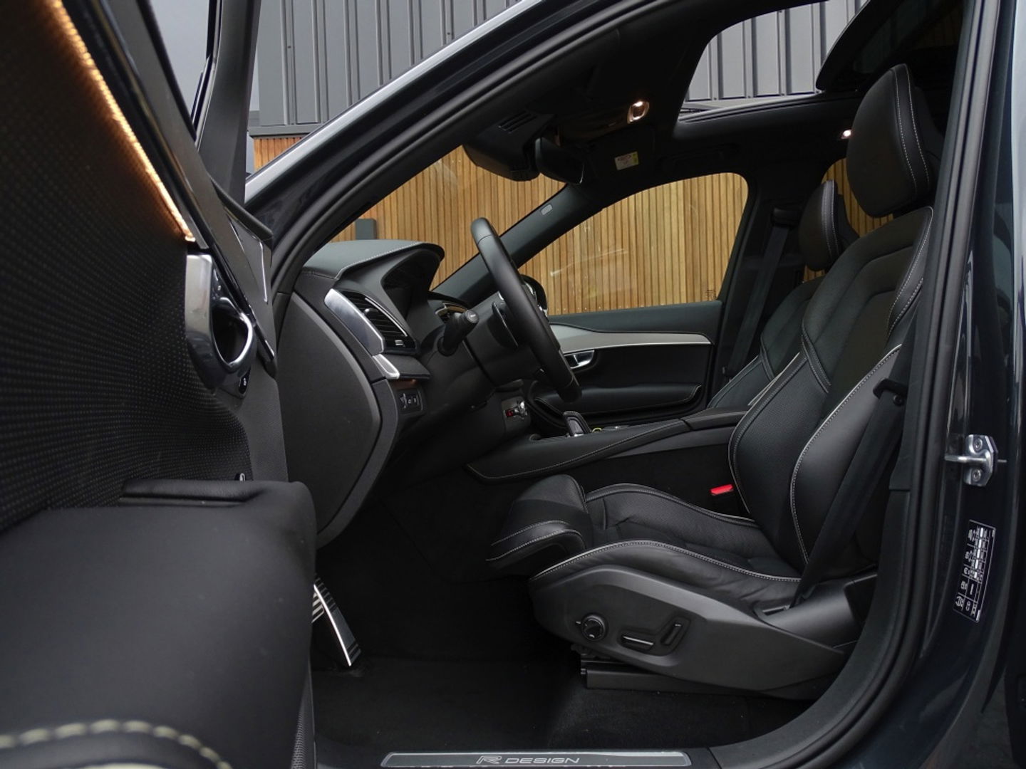 Volvo XC90 T8 408PK AWD R-Design / 2019 / LED