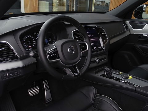 Volvo XC90 T8 408PK AWD R-Design / 2019 / LED