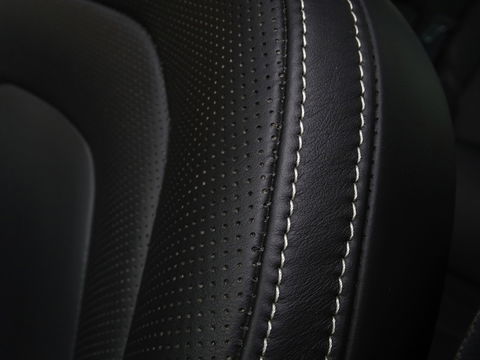 Volvo XC90 T8 408PK AWD R-Design / 2019 / LED