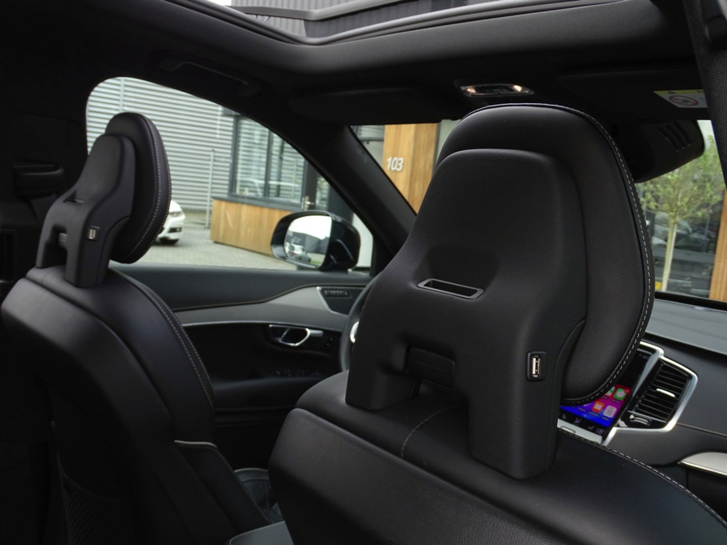 Volvo XC90 T8 408PK AWD R-Design / 2019 / LED