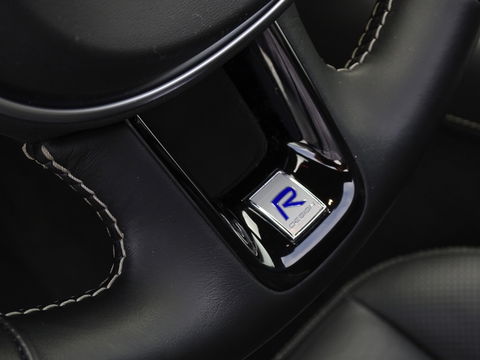 Volvo XC90 T8 408PK AWD R-Design / 2019 / LED