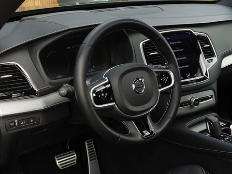 Volvo XC90 T8 408PK AWD R-Design / 2019 / LED
