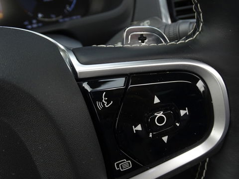 Volvo XC90 T8 408PK AWD R-Design / 2019 / LED