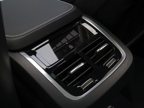 Volvo XC90 T8 408PK AWD R-Design / 2019 / LED