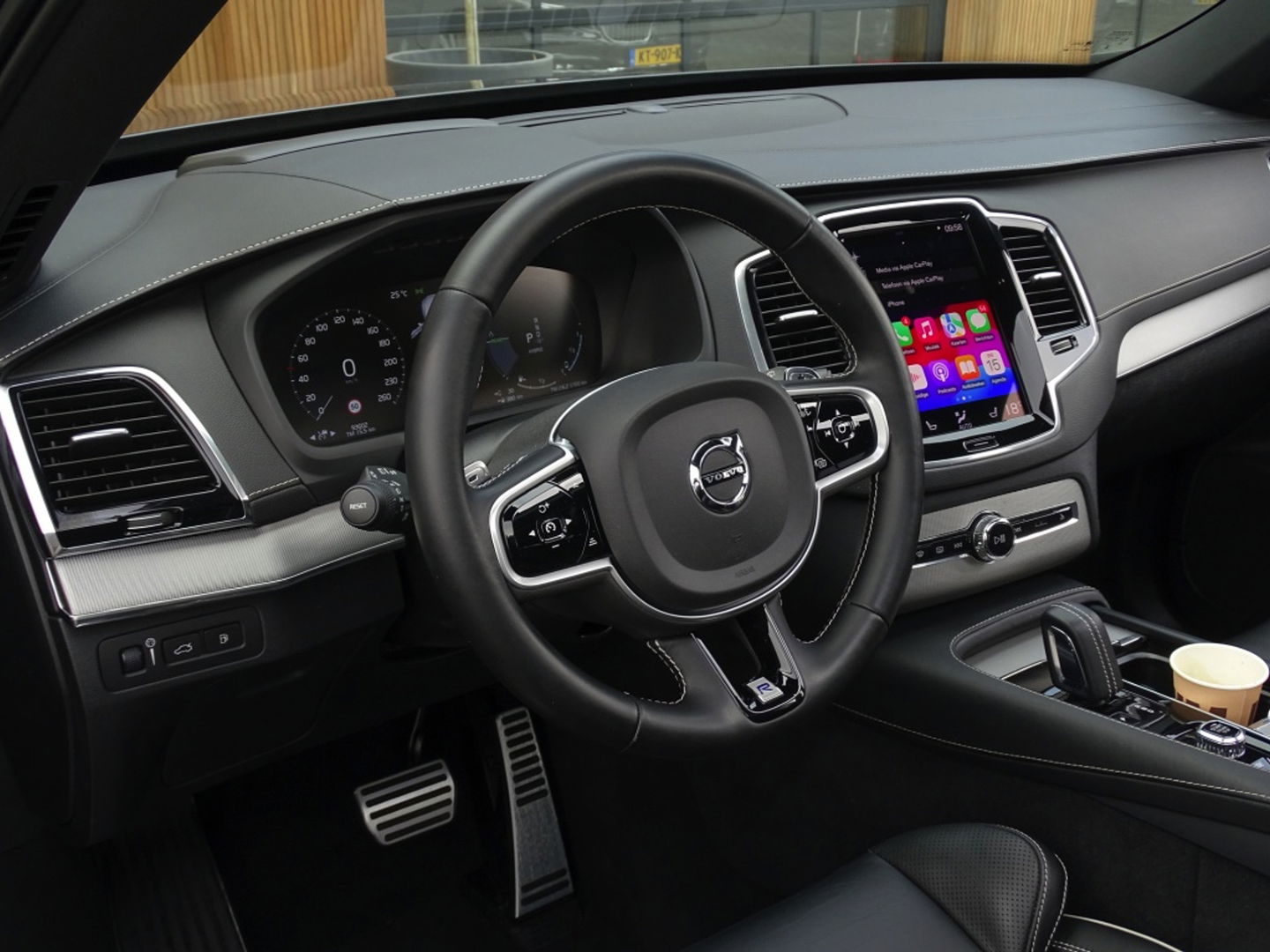 Volvo XC90 T8 408PK AWD R-Design / 2019 / LED