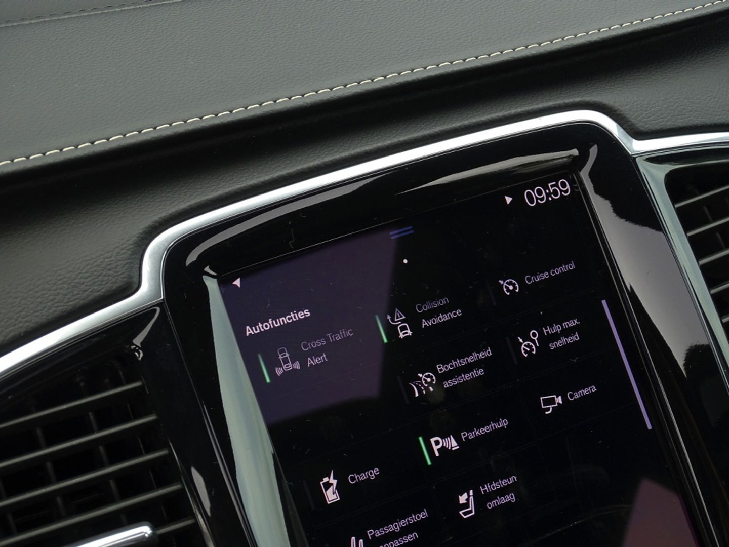 Volvo XC90 T8 408PK AWD R-Design / 2019 / LED