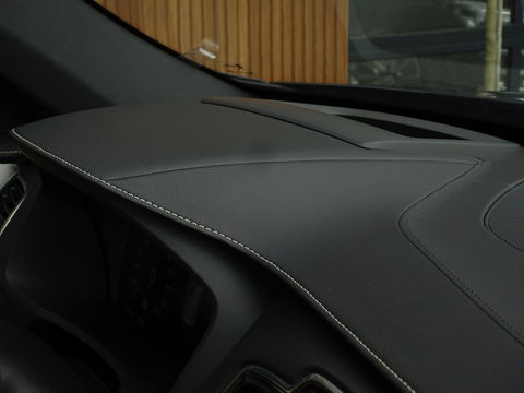 Volvo XC90 T8 408PK AWD R-Design / 2019 / LED
