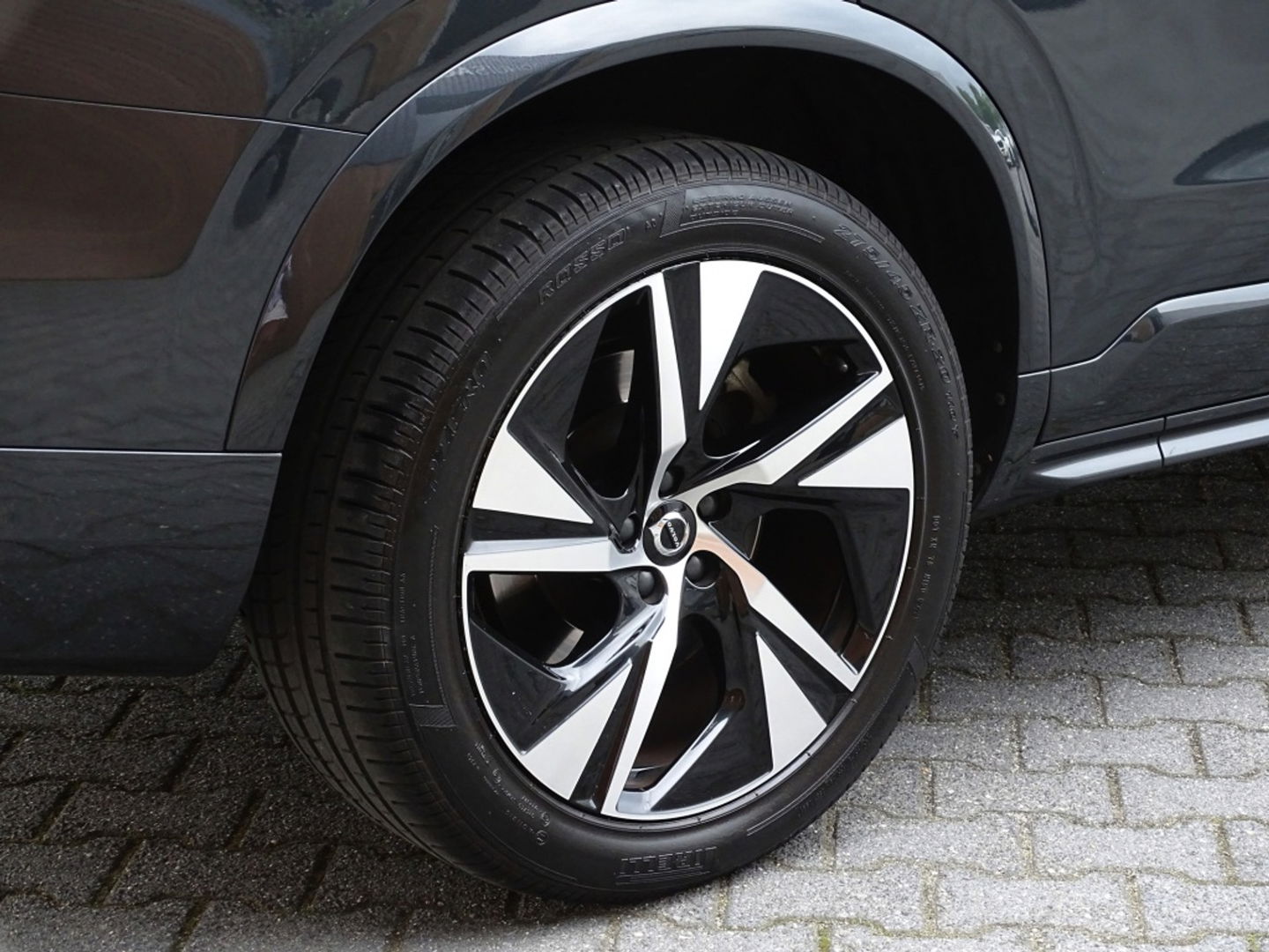 Volvo XC90 T8 408PK AWD R-Design / 2019 / LED