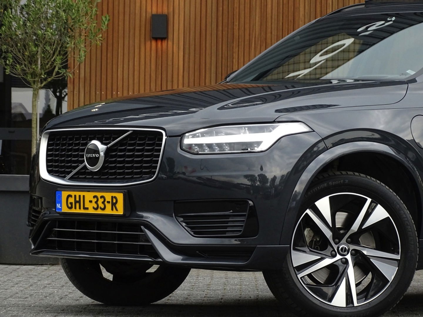 Volvo XC90 T8 408PK AWD R-Design / 2019 / LED