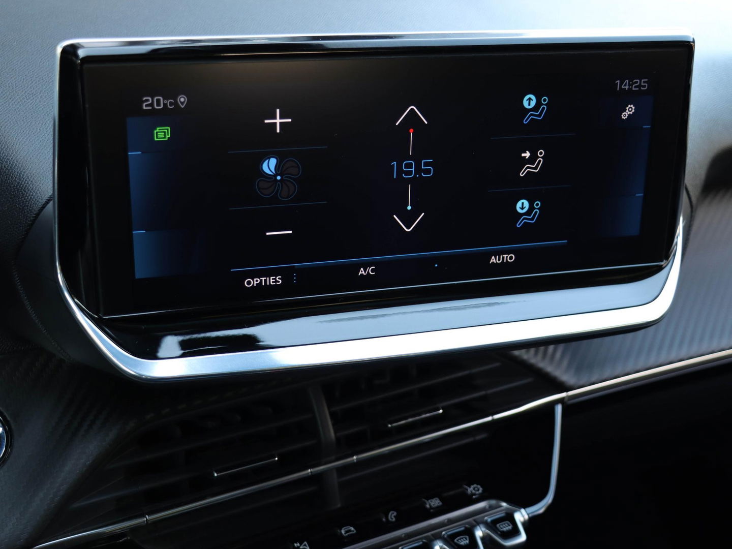 Peugeot 2008 1.2 PureTech Allure 130PK | Panodak | Keyless | Trekhaak