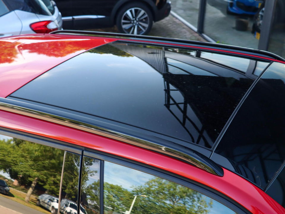 Peugeot 2008 1.2 PureTech Allure 130PK | Panodak | Keyless | Trekhaak