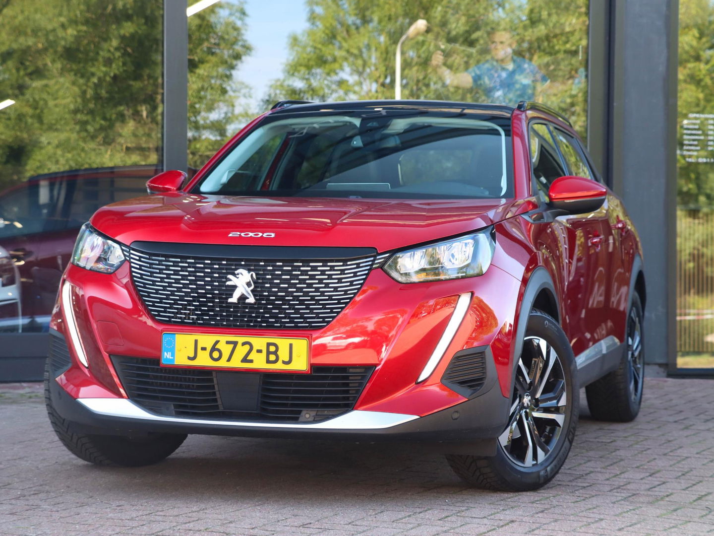 Peugeot 2008 1.2 PureTech Allure 130PK | Panodak | Keyless | Trekhaak