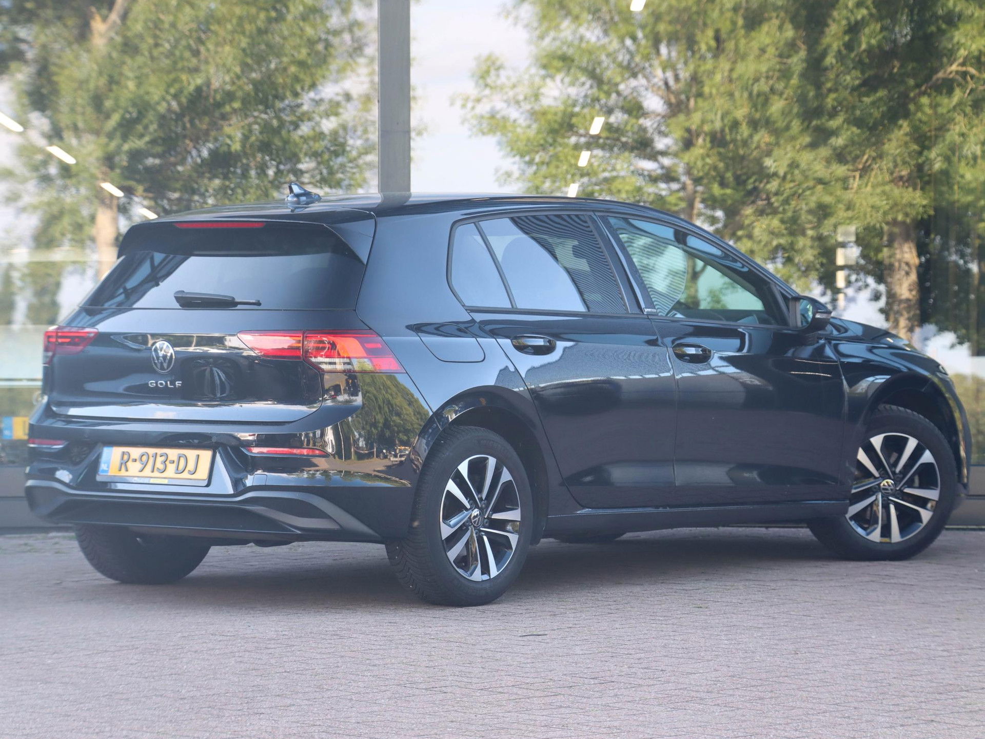 Volkswagen Golf 1.0 TSI Life Business 110PK