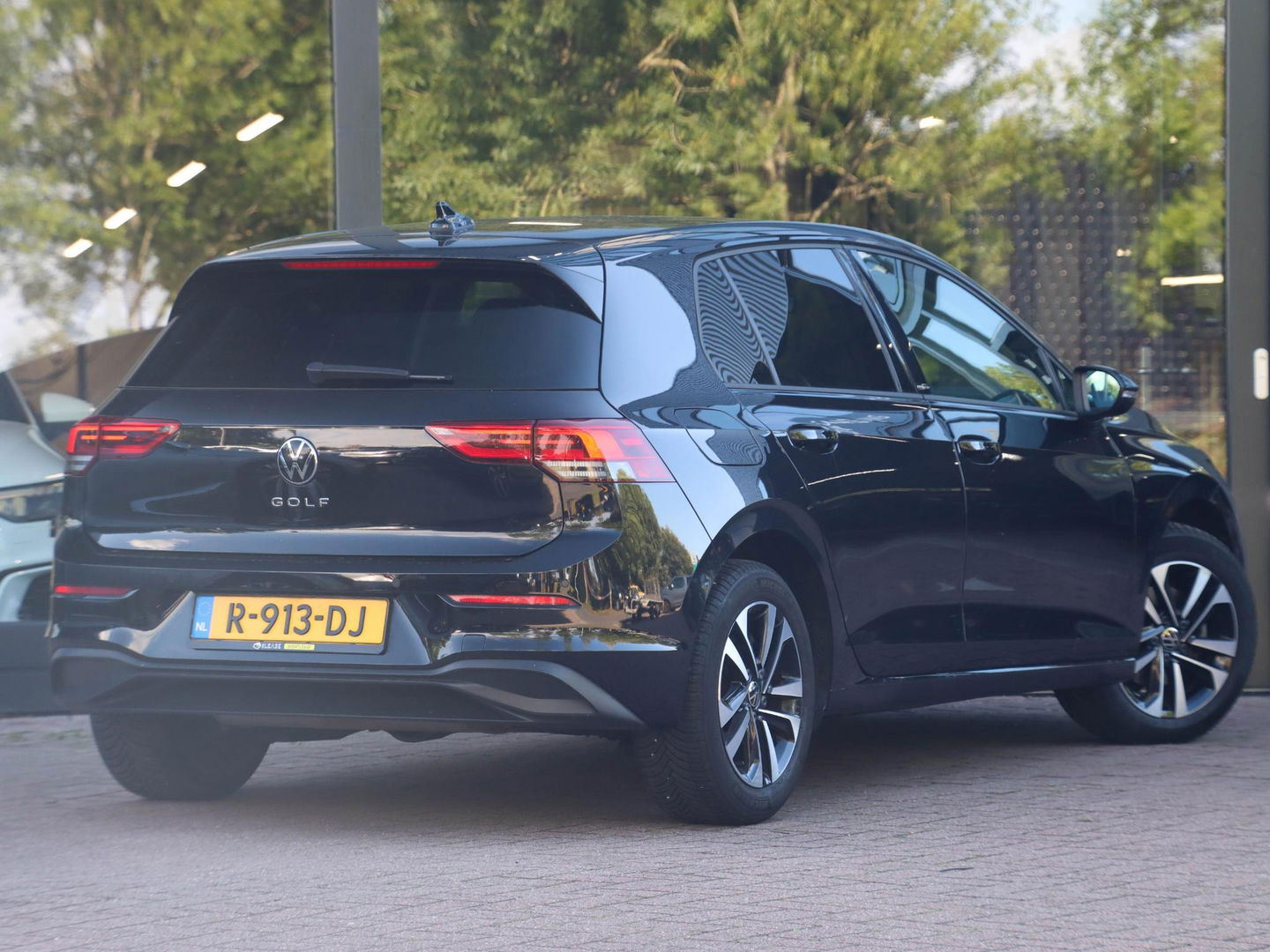 Volkswagen Golf 1.0 TSI Life Business 110PK