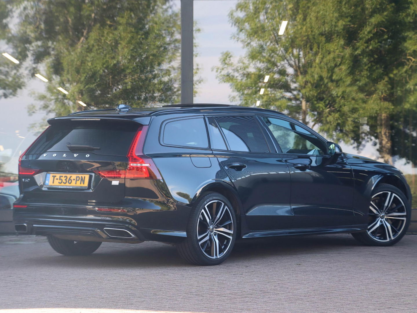 Volvo V60 2.0 T8 Recharge AWD R-Design Trekhaak HUD Harman Kardon Panodak