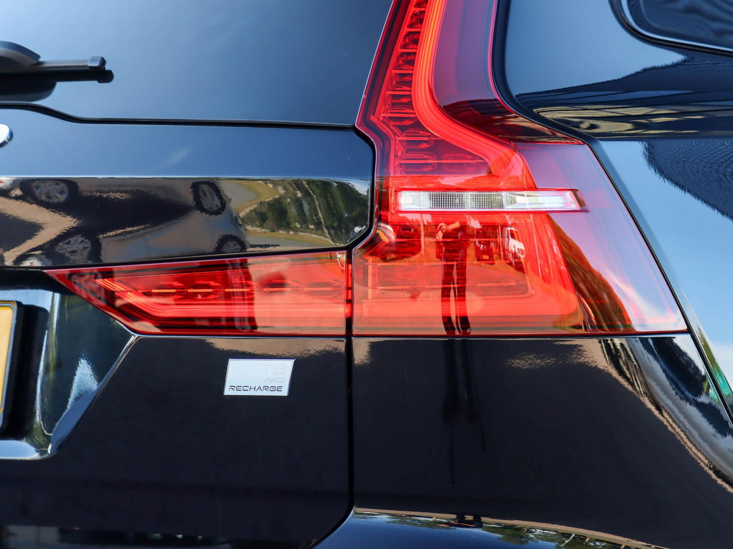 Volvo V60 2.0 T8 Recharge AWD R-Design Trekhaak HUD Harman Kardon Panodak