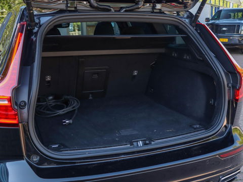 Volvo V60 2.0 T8 Recharge AWD R-Design Trekhaak HUD Harman Kardon Panodak