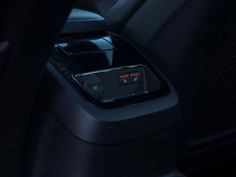 Volvo V60 2.0 T8 Recharge AWD R-Design Trekhaak HUD Harman Kardon Panodak