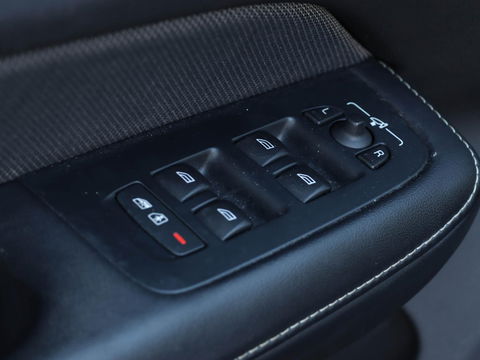 Volvo V60 2.0 T8 Recharge AWD R-Design Trekhaak HUD Harman Kardon Panodak