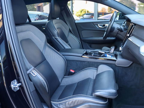 Volvo V60 2.0 T8 Recharge AWD R-Design Trekhaak HUD Harman Kardon Panodak