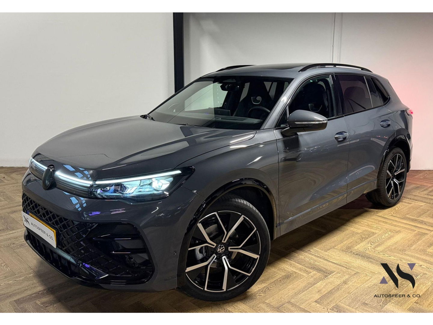 Volkswagen Tiguan 1.5 eTSI R-Line Edition PANO KEYLESS CAM